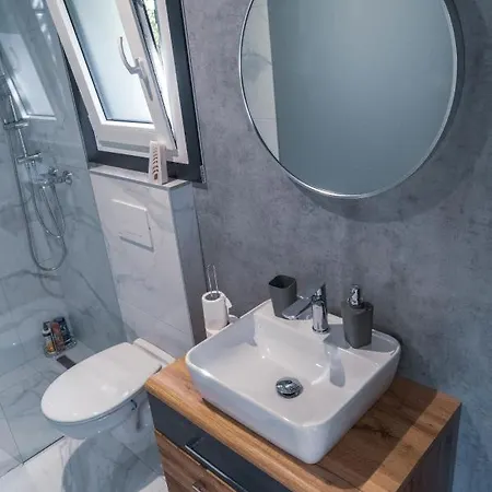 Mobilna Hiska Pod Lipo