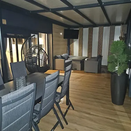 Mobilna Hiska Pod Lipo