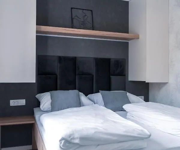 Mobilna Hiska Pod Lipo Appartement Velenje